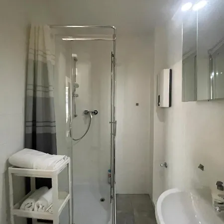 Design Apt. Messe•hbf•uniklinik Perfekt Fur 3 Апартаменты